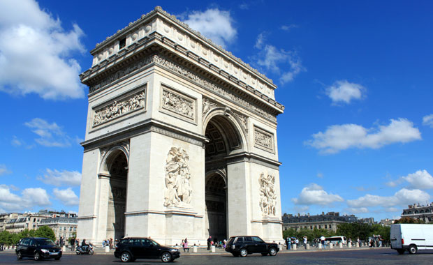 Arc de Triomphe et les Champs-Elysees