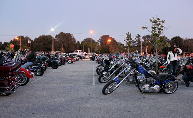 Reunion de Motard a Quaker Steak & Lube